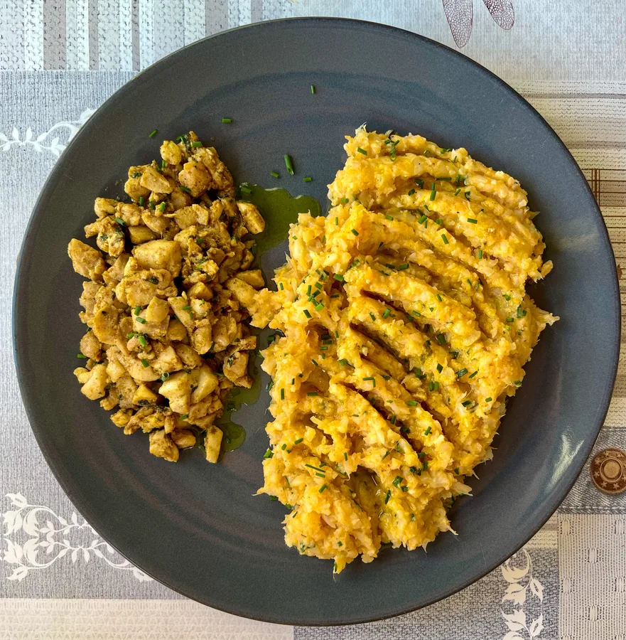 Gember-Kip met zoete aardappel en bloemkool puree