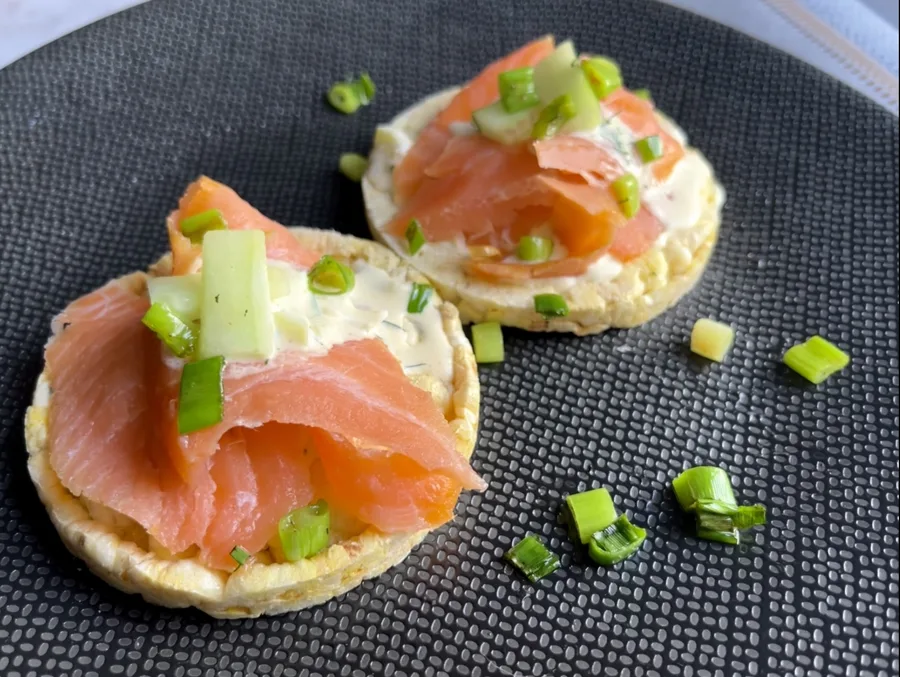 Gerookte wilde zalm op maiswafels
