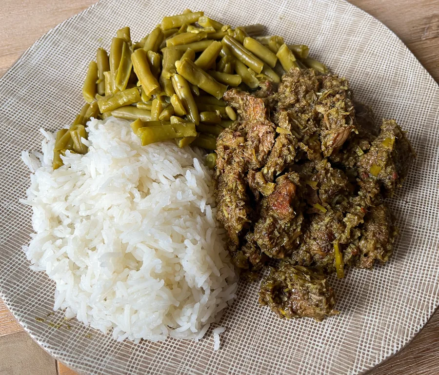 Indonesisch stoofpotje met boontjes en rijst