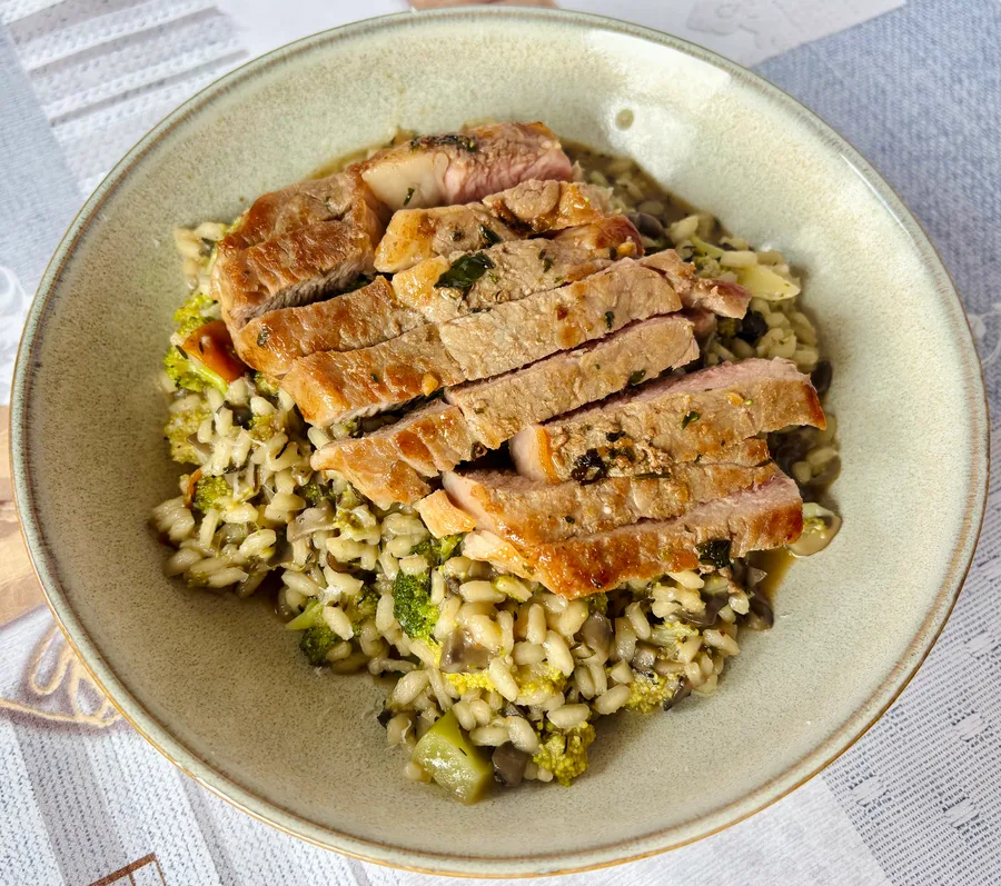 Risotto met ribeye, champignons en broccoli