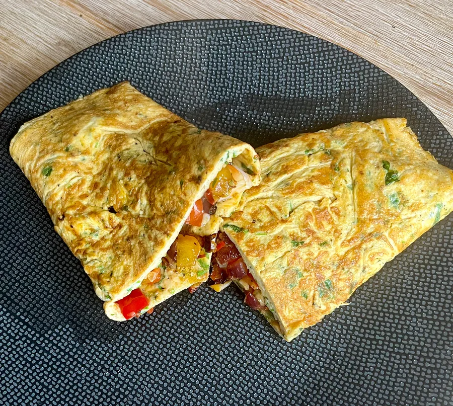 Romige gevulde omelet met garnalen