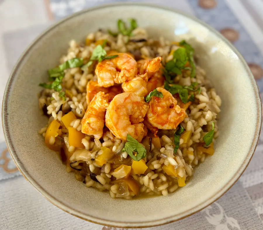 Romige risotto met garnalen, shiitake en paprika