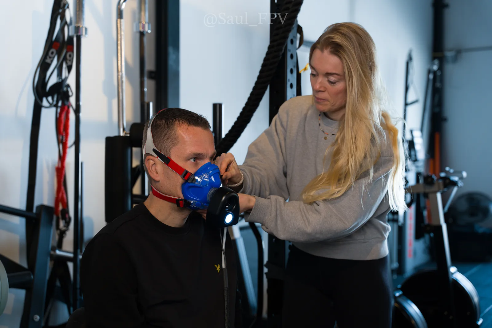 uVida-rustmeting met masker zittend, Studio Tempel Hoogeveen